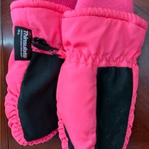 3M Thinsulate Bright Pink and Black Kids Mittens